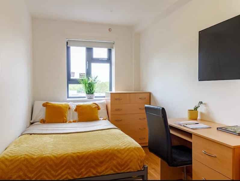 Silver Non Ensuite Room - Image 1