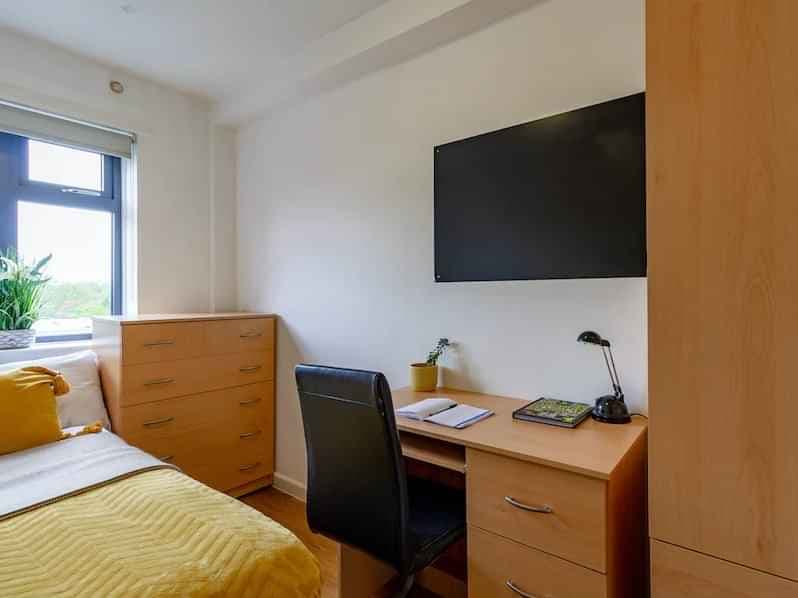 Silver Non Ensuite Room - Image 3