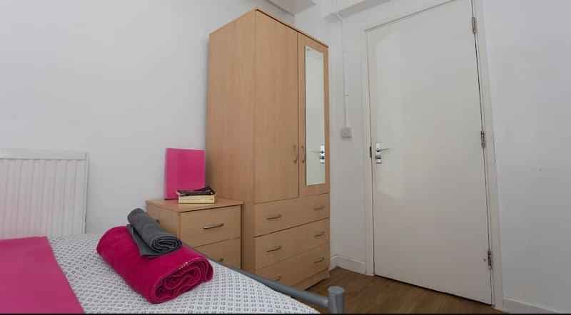 Silver Non Ensuite Plus Room - Image 1