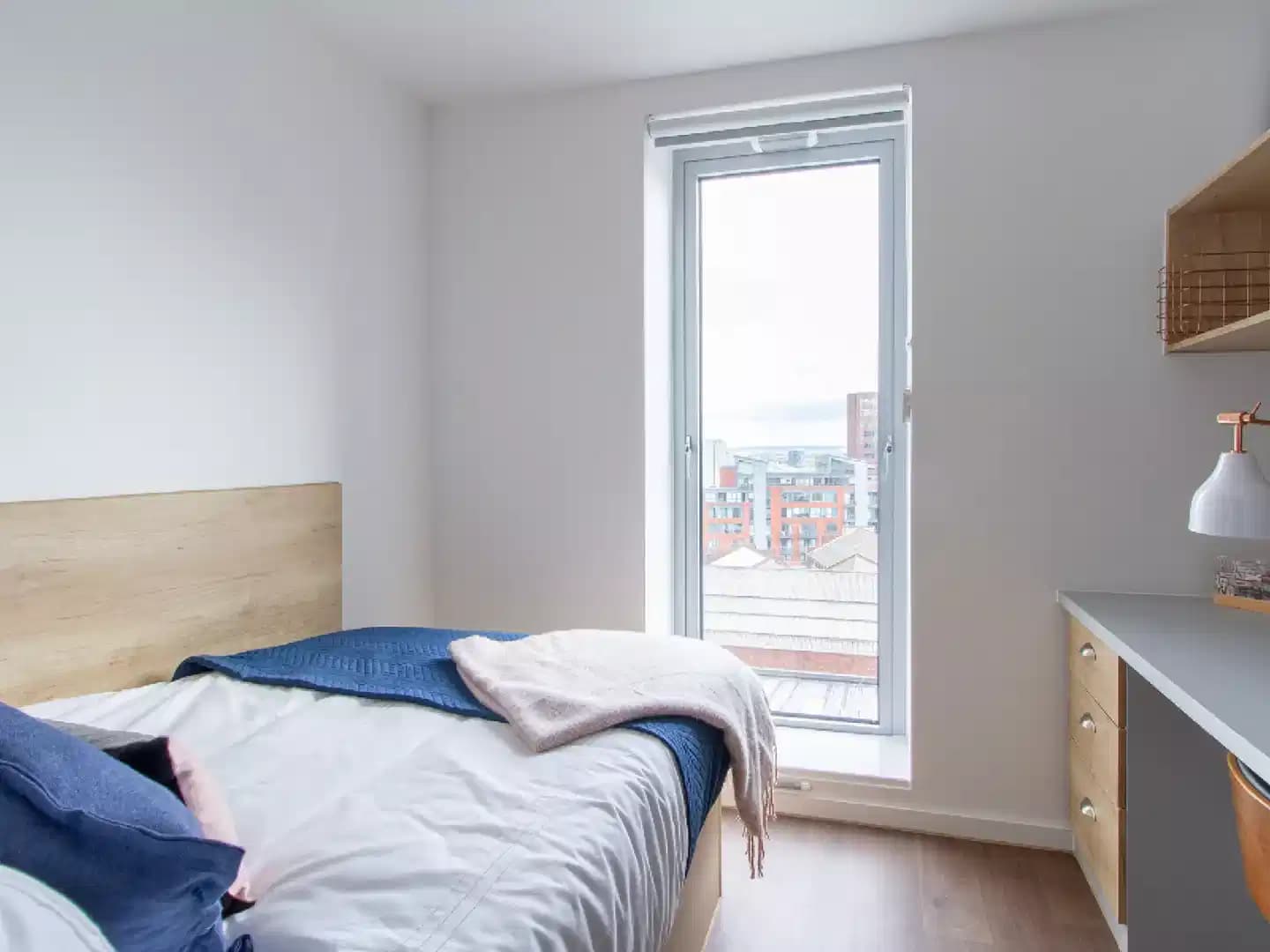 Deluxe Platinum En Suite - Image 4