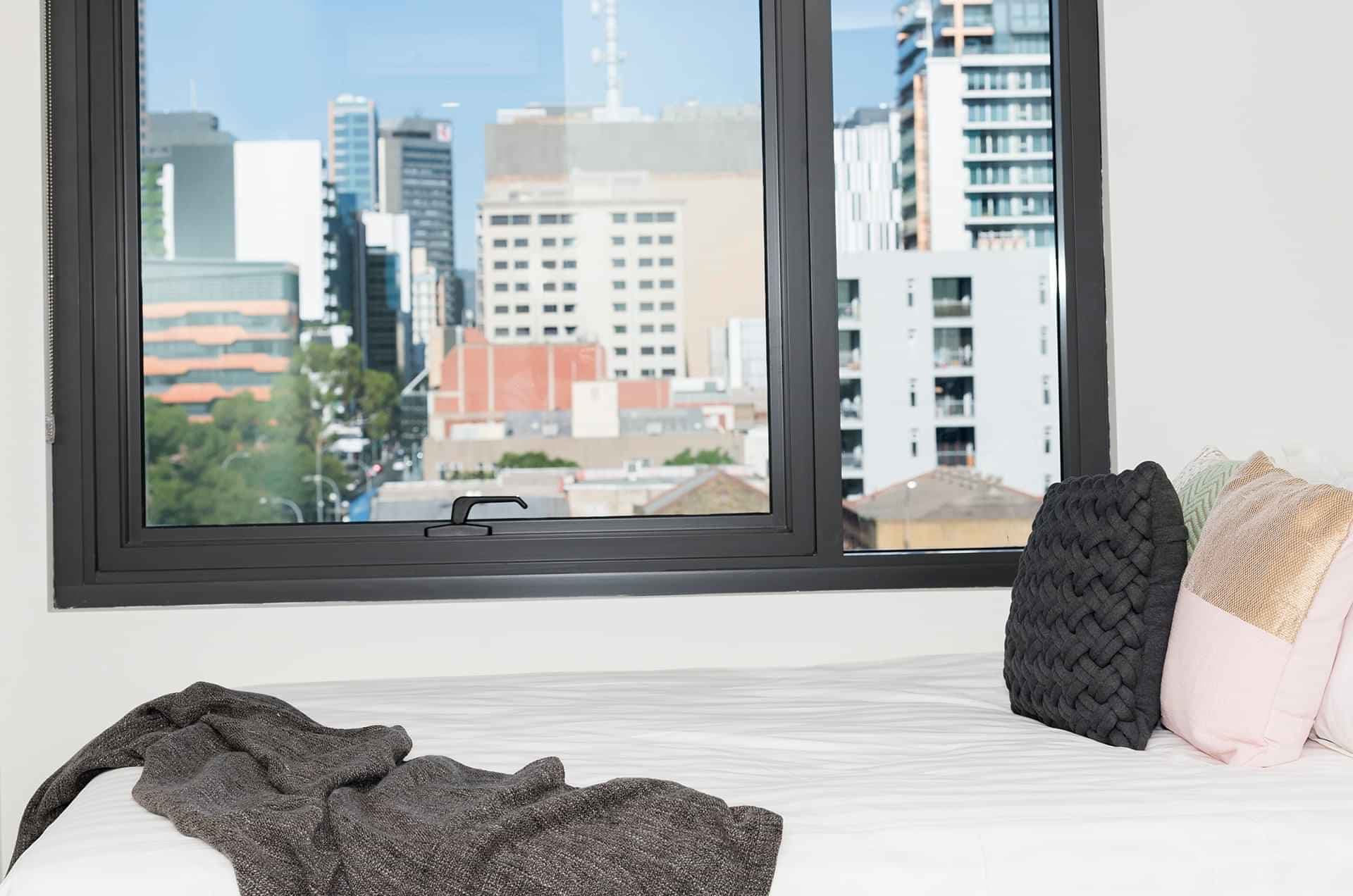 6 Bedroom Ensuite, Queen Bed - Image 12