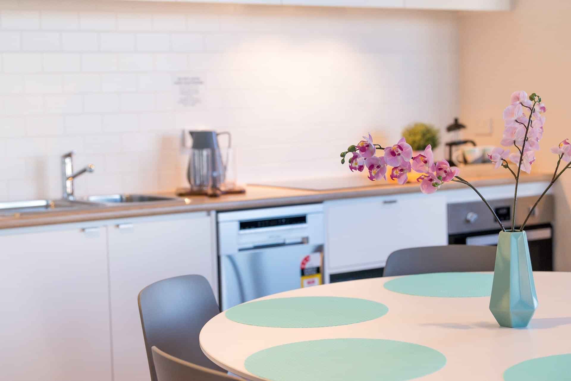 6 Bedroom Ensuite, Queen Bed - Image 7