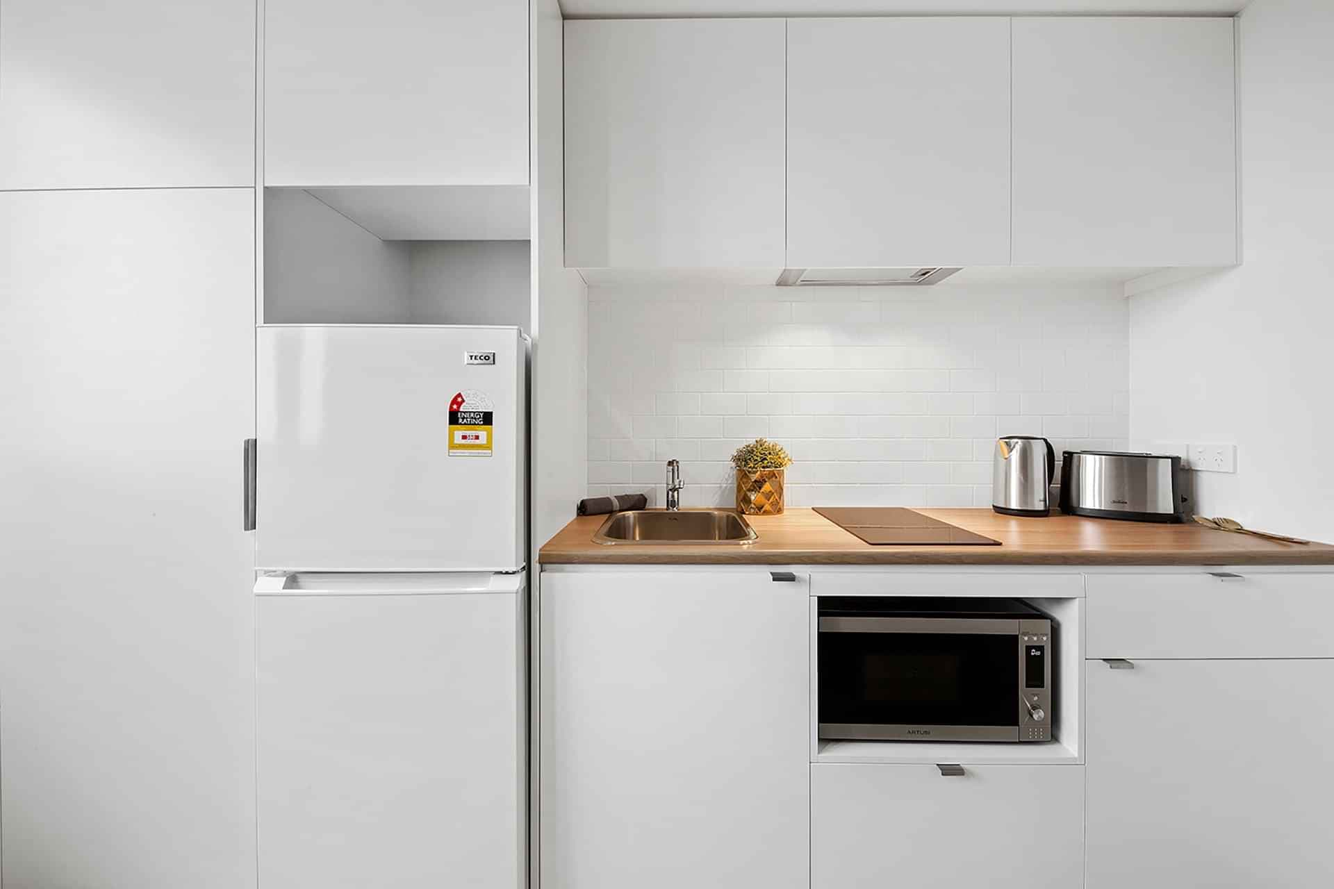 Studio, Queen Bed - Image 5