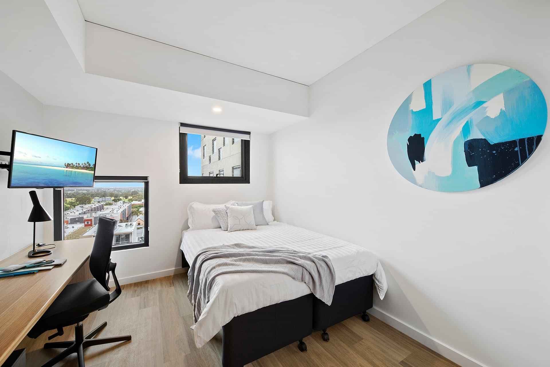 Studio, Queen Bed - Image 11