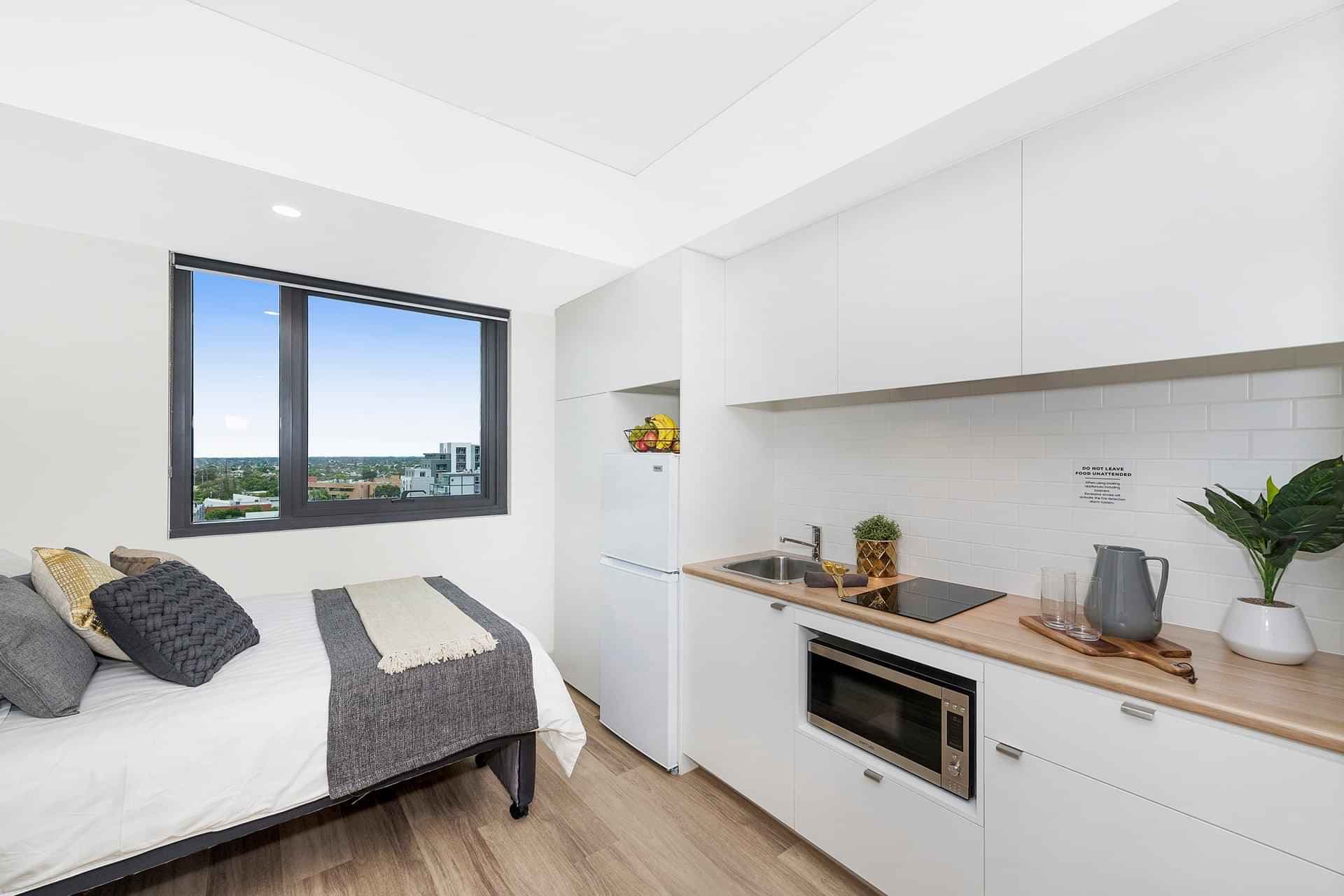 Studio, Queen Bed - Image 10