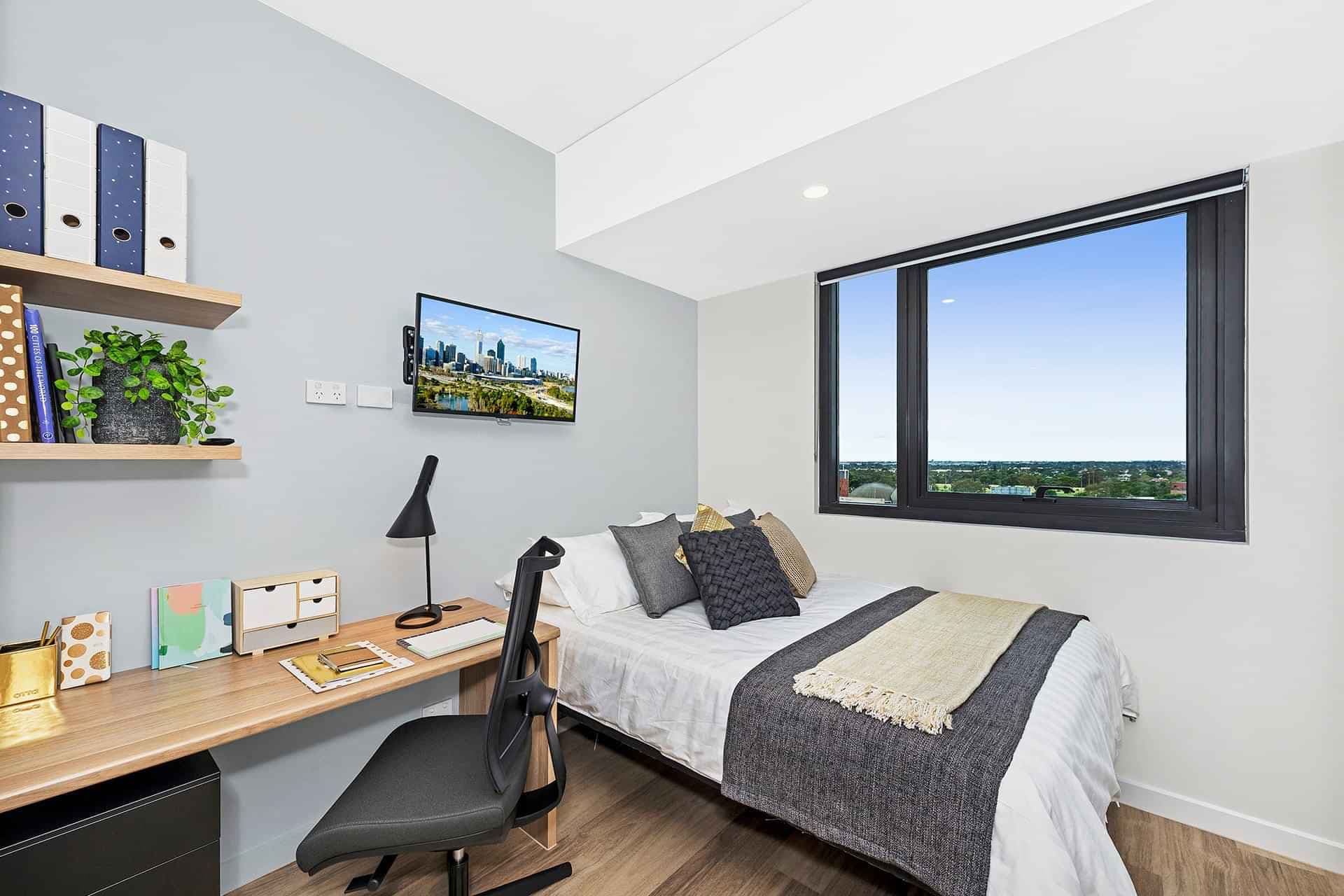 Studio, Queen Bed - Image 9