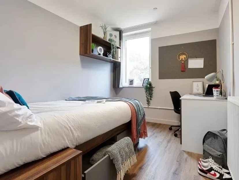Bronze Ensuite