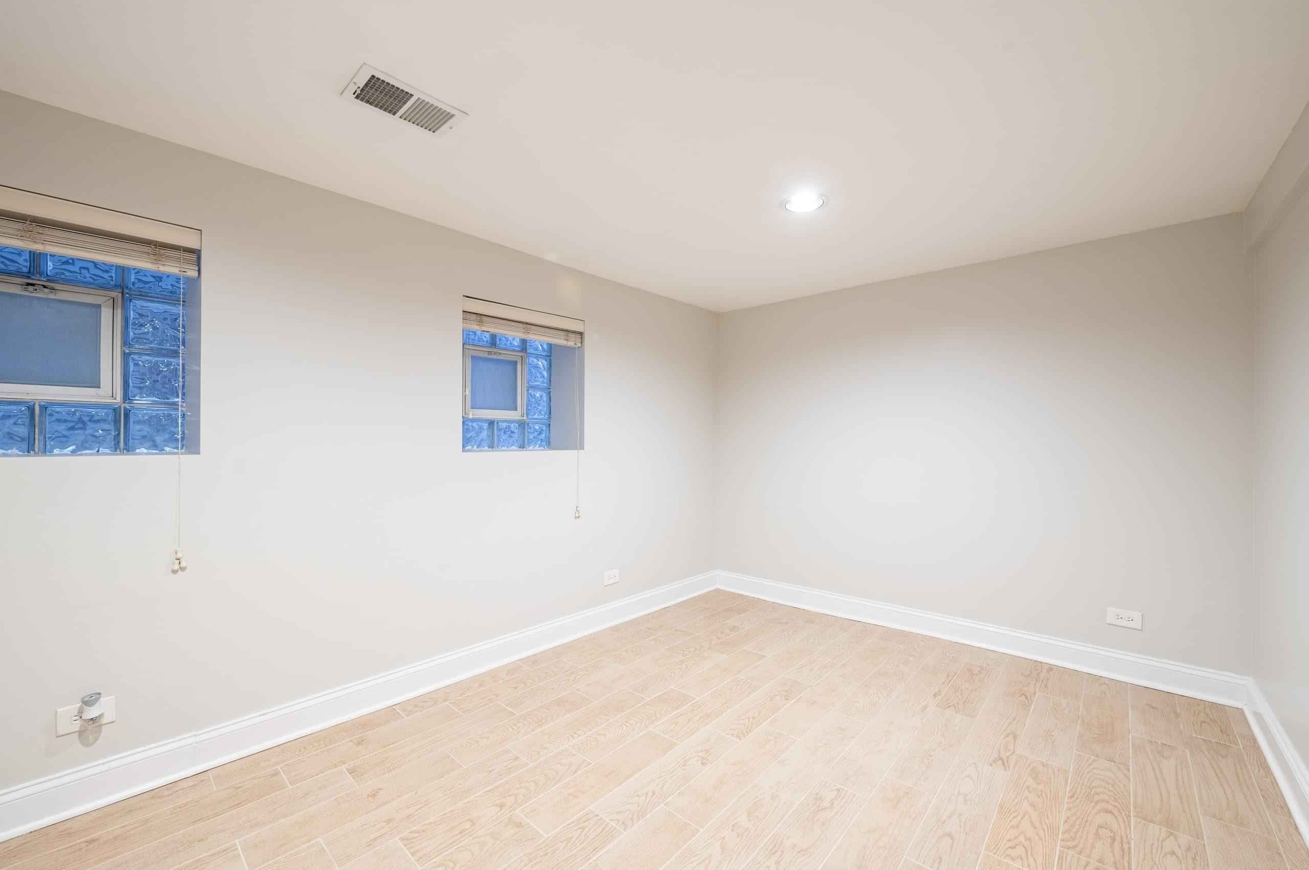 #1568C : Logan Square - Image 4