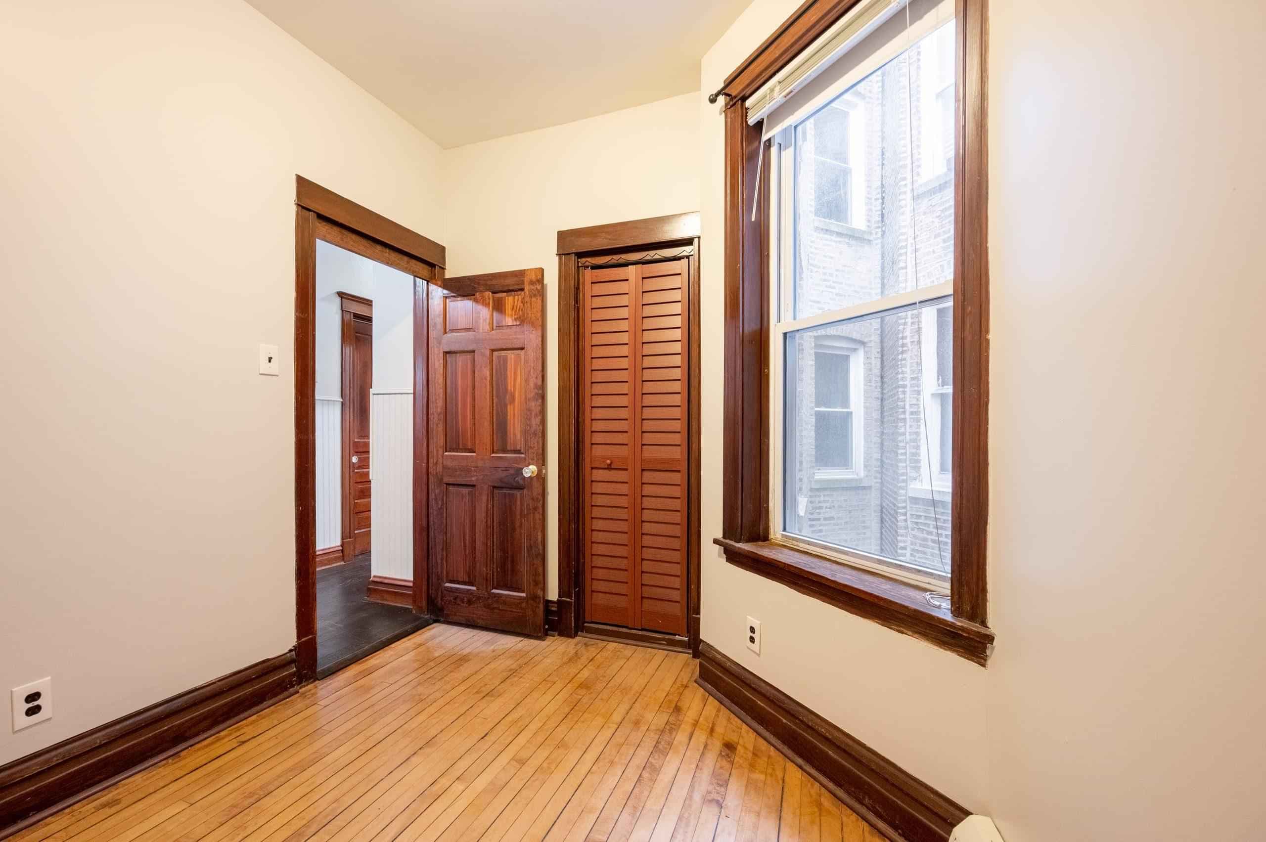 #1664A : Irving Park - Image 8