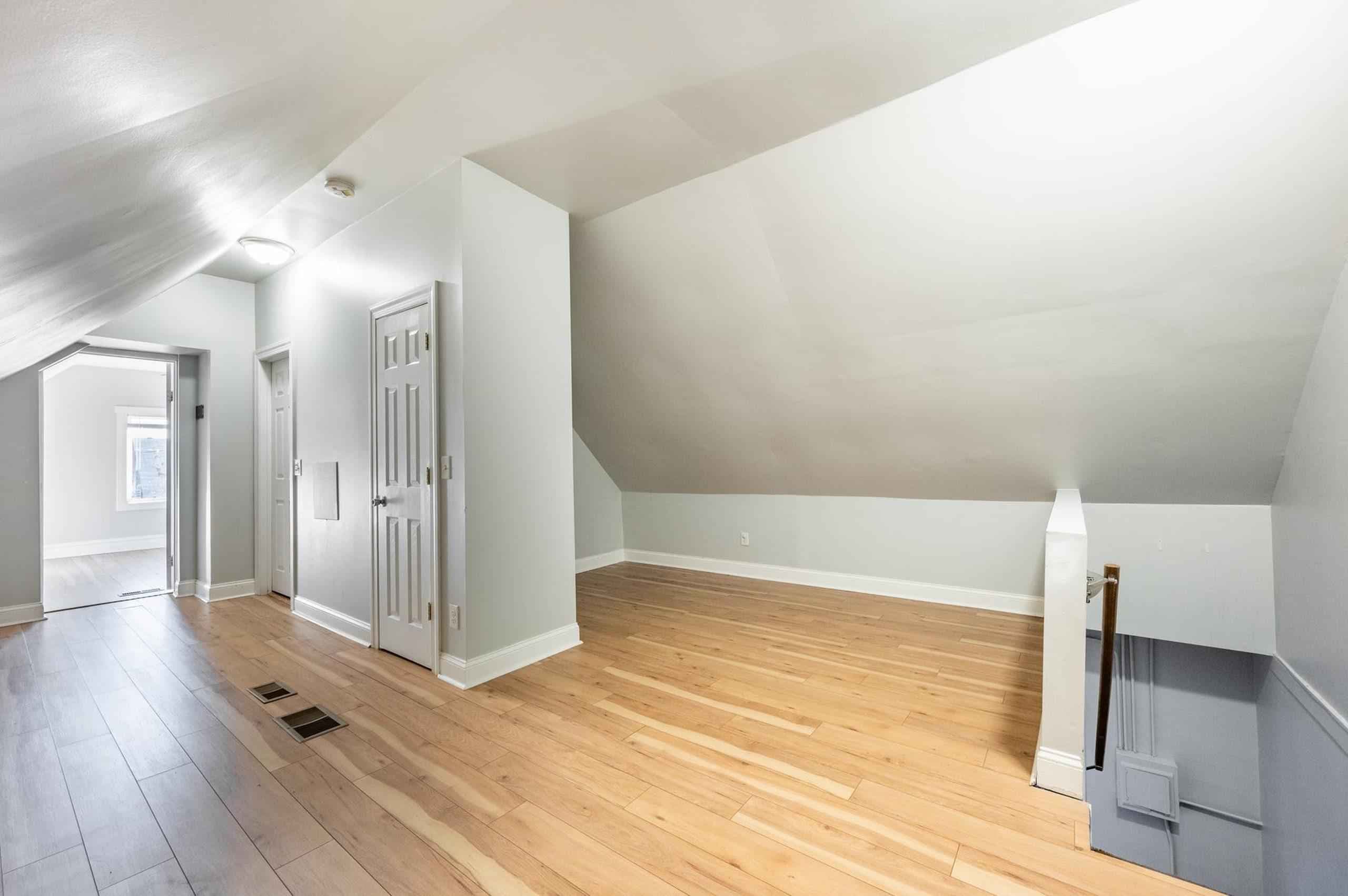 #1664B : Irving Park - Image 7