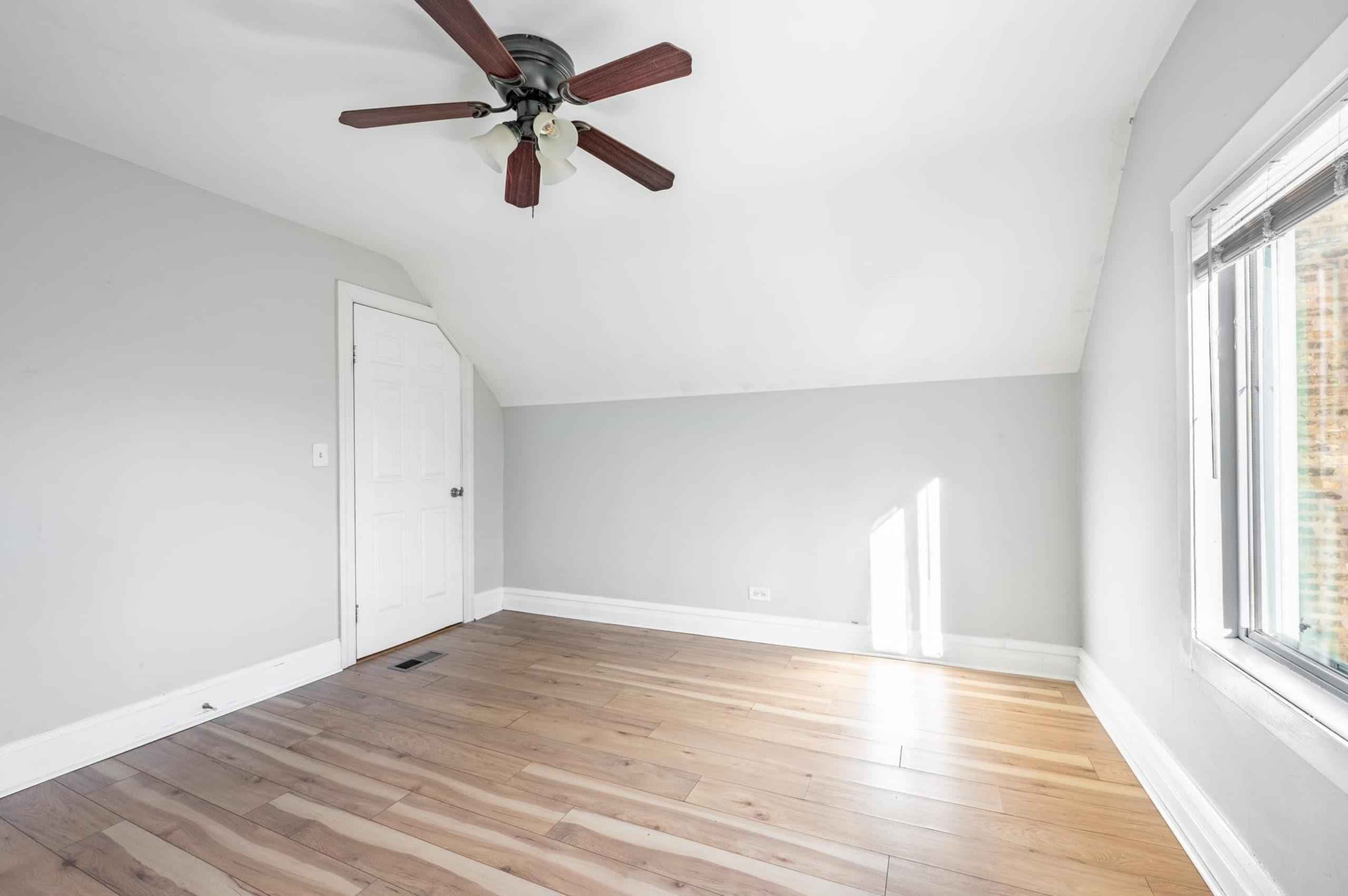 #1664B : Irving Park - Image 9