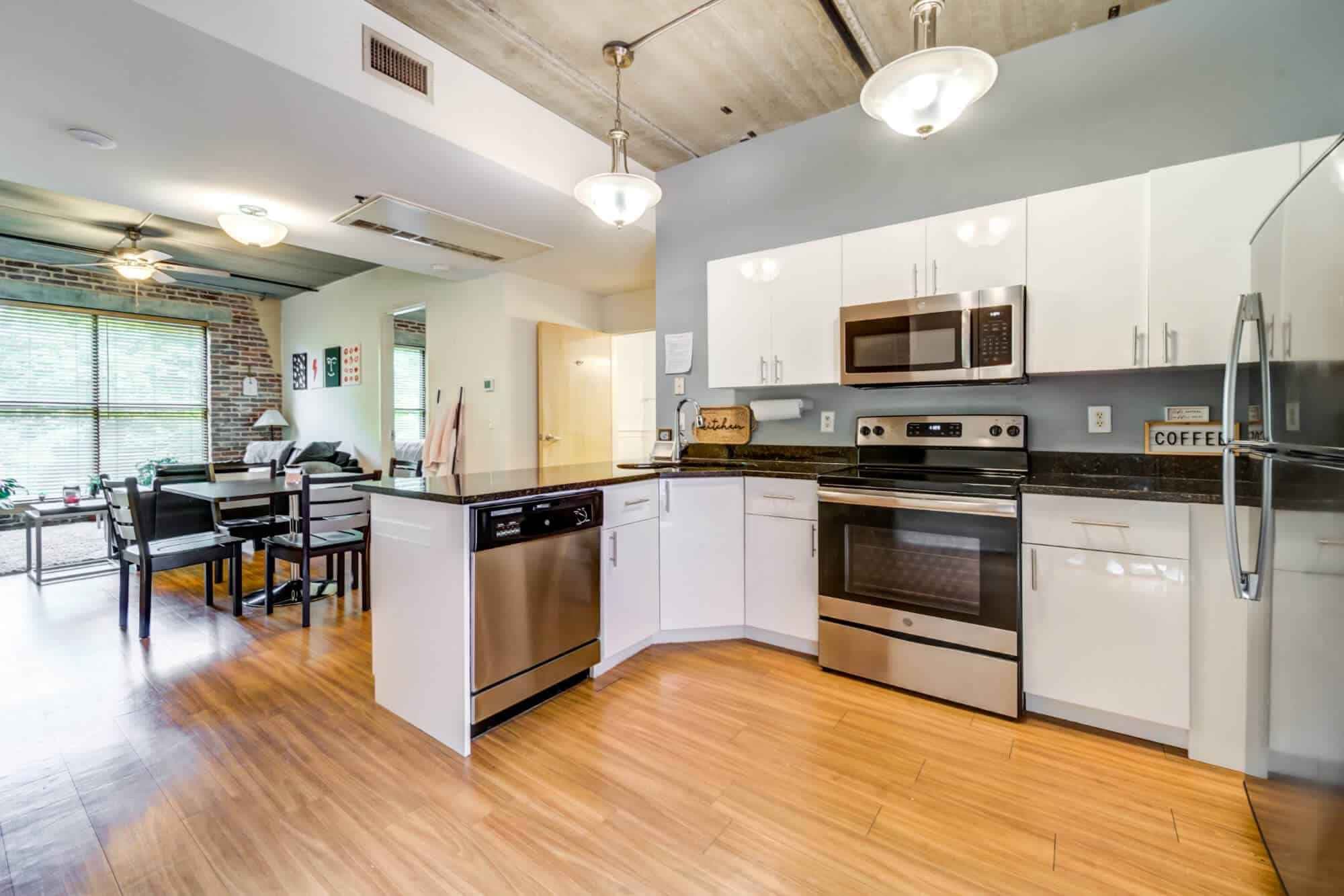 Private Room (4 Bed - 2 Bath) - Image 4