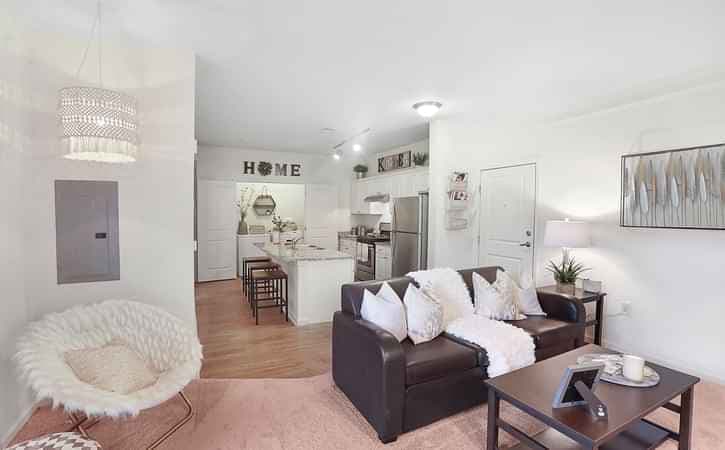 Private Room - Annex (3 Bed - 3 Bath) - Image 4