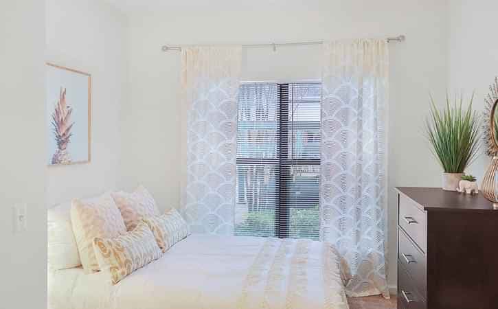 Private Room - Annex (3 Bed - 3 Bath) - Image 2