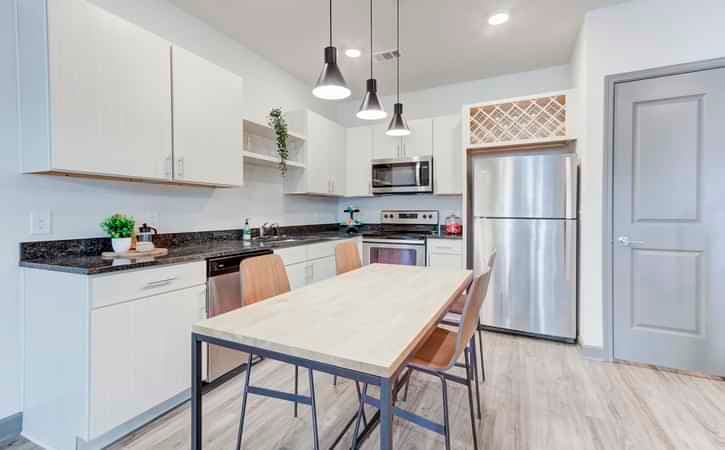 Private Room (3 Bed - 3.5 Bath) - Image 6