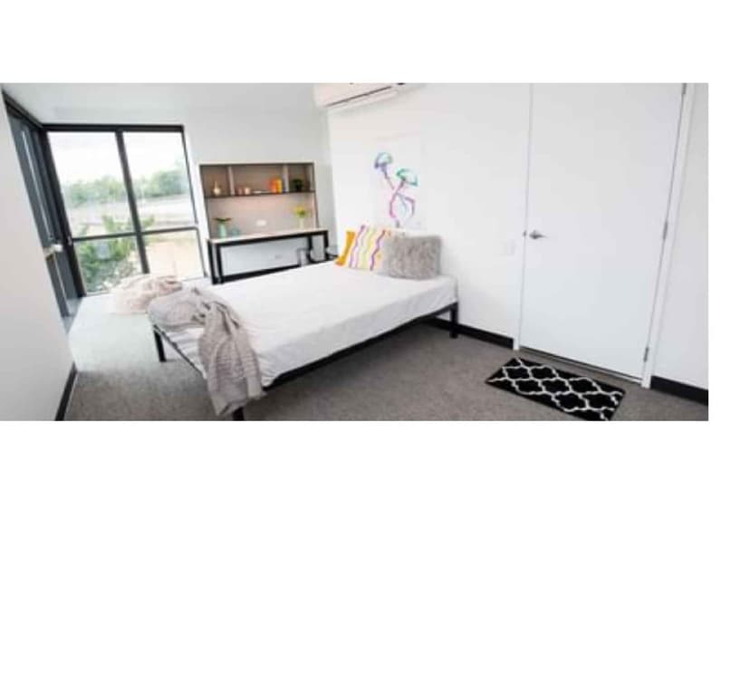 Studio Premium Deluxe - Image 1