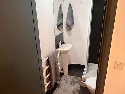 Classic En-suite Third Floor - Image 8