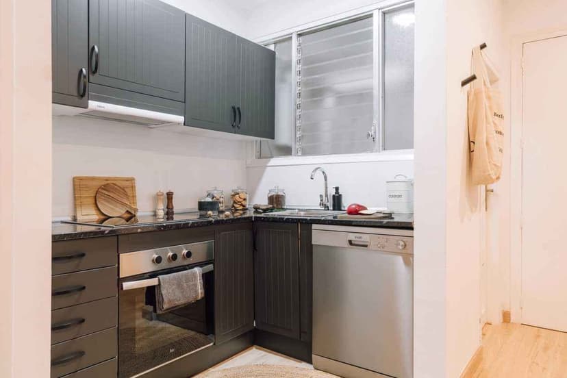 3 Bedroom 2 Bath Apartment  - Image 4