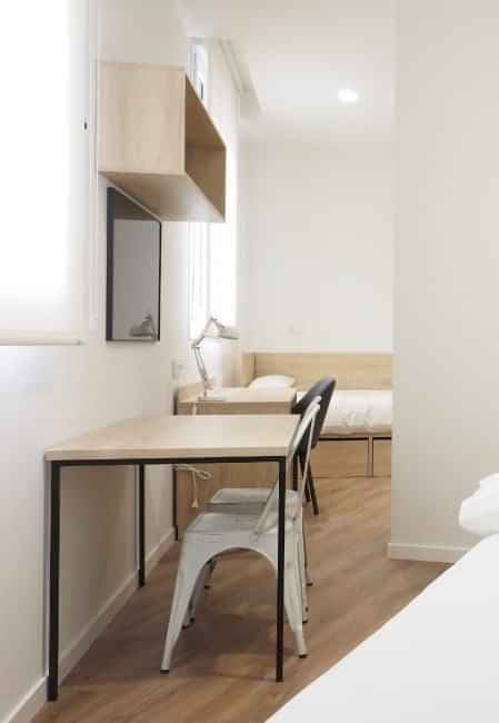 Single Room In Apartment - Image 3