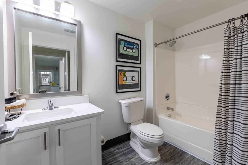 Private Room - Camden Platinum - Image 6