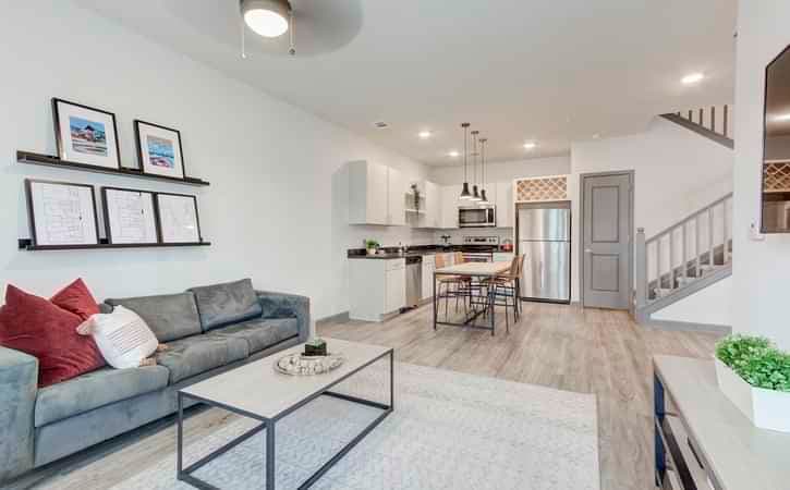 Private Room (4 Bed - 4.5 Bath) - Image 6