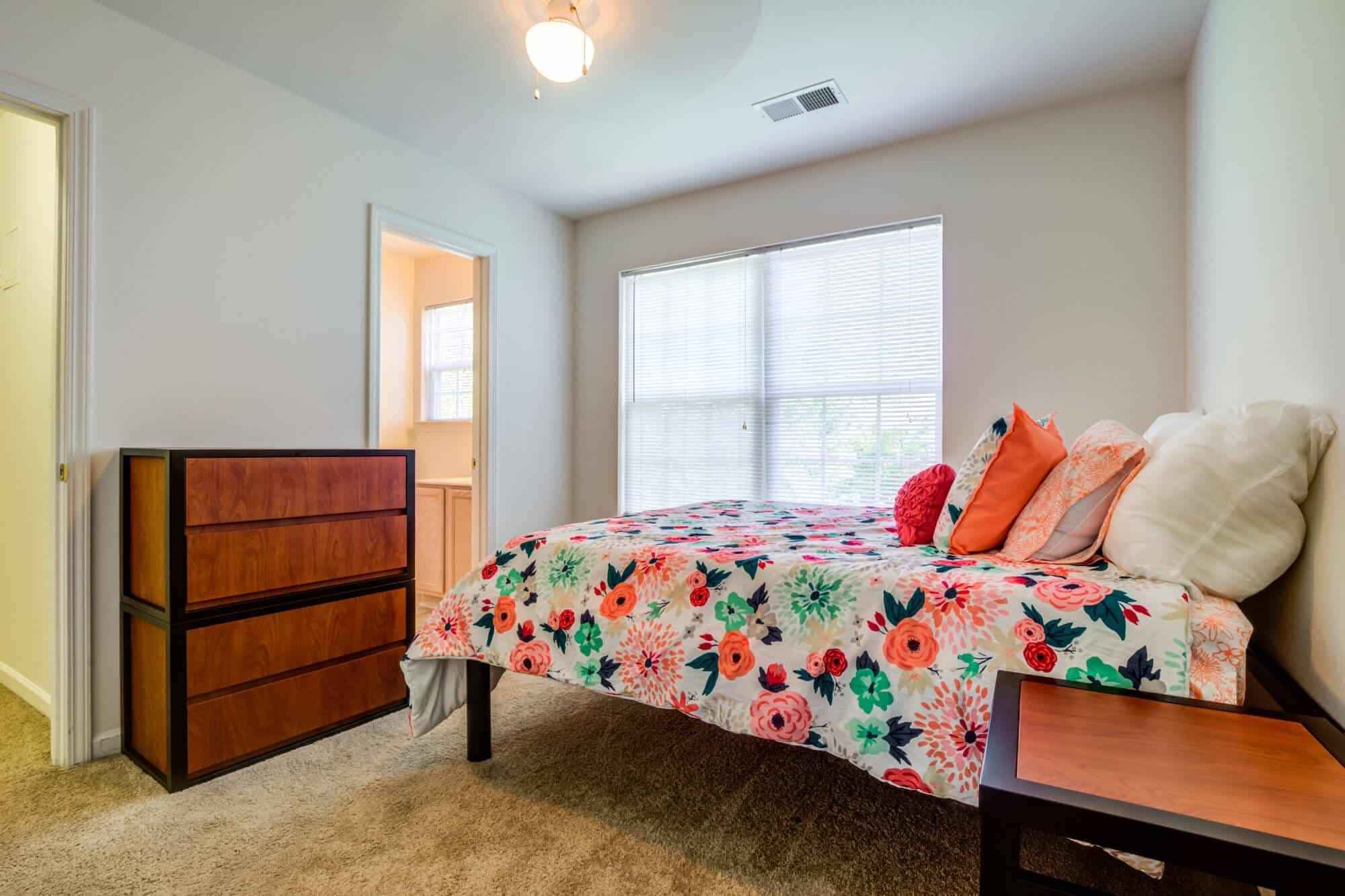 Private Room (4 Bed - 4 Bath) - Image 16