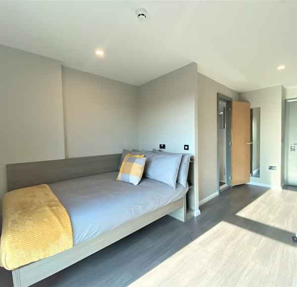 Ensuite Silver - Accessible
