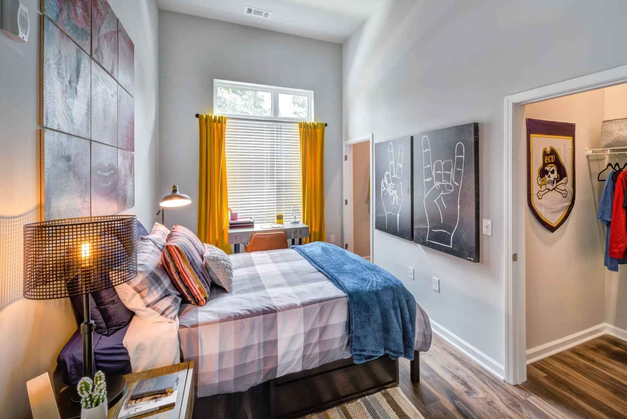 Private Room - Axis (3 Bed - 3 Bath) - Image 3