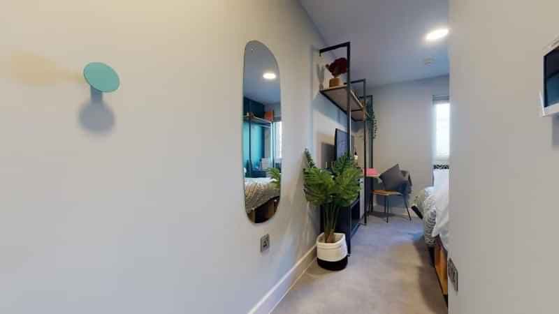 Classic Ensuite (External Facing) - Image 1