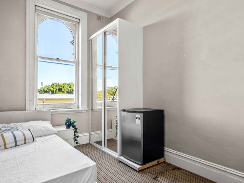 Room 2 (Private bath) - Image 2
