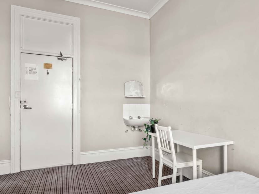 Room 2 (Private bath) - Image 3