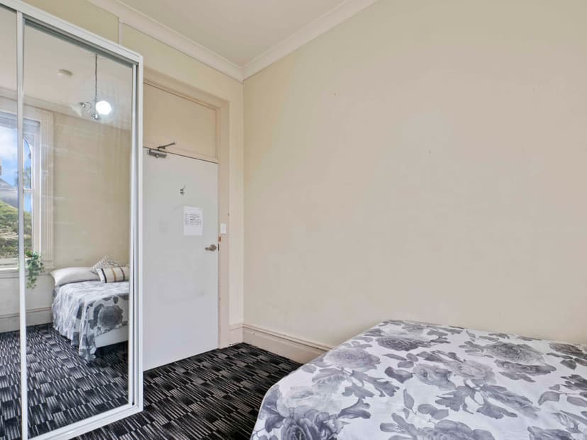 Room 6 (Sep BR) - Image 3