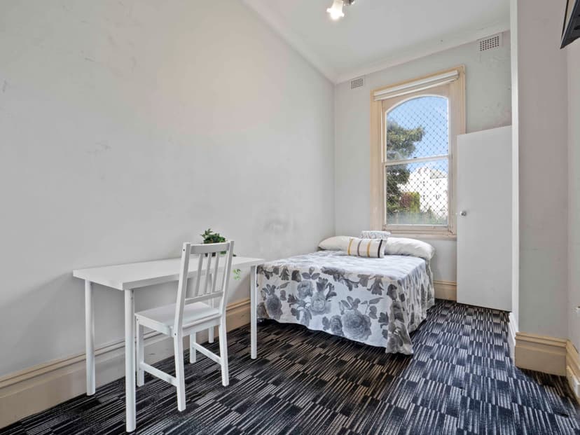Room 10 (Ensuite) - Image 1