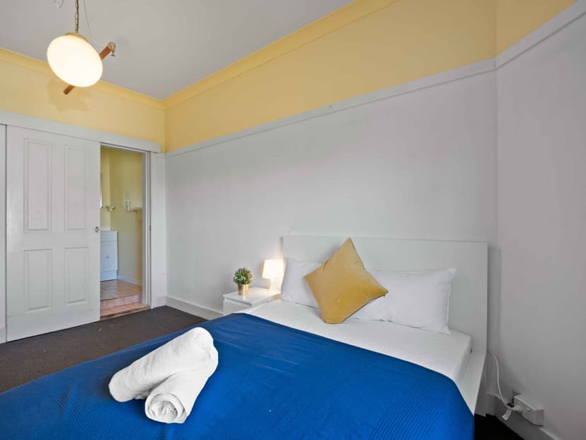 Room 14 (Ensuite) - Image 3