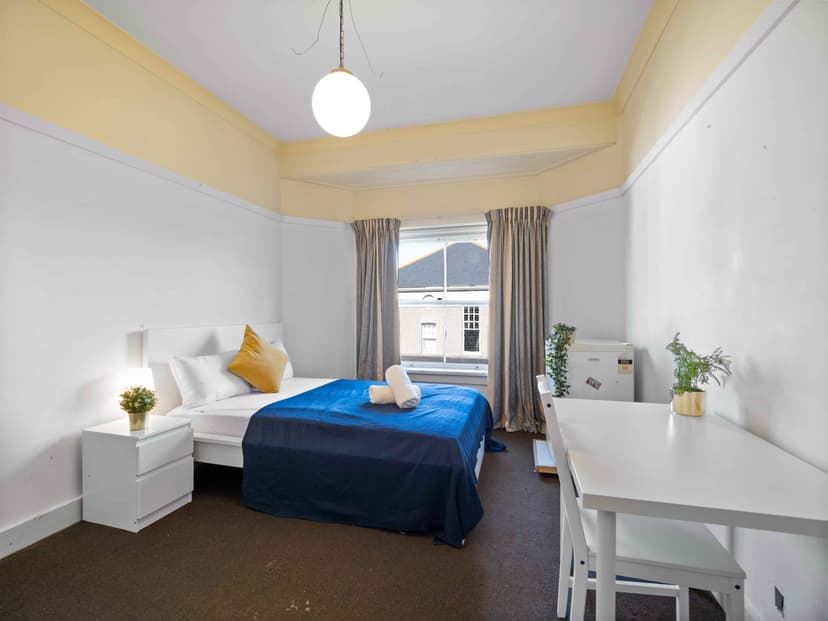 Room 14 (Ensuite) - Image 2