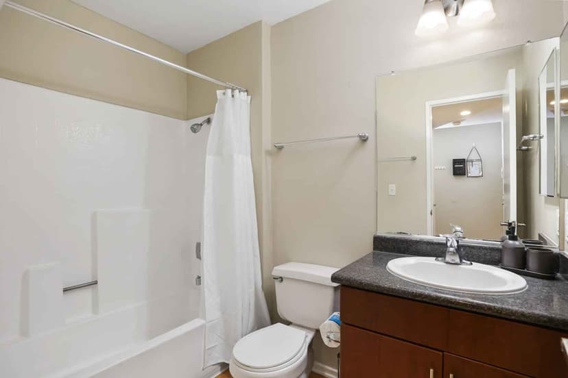 Private Room (3 Bed - 2 Bath) - Image 2