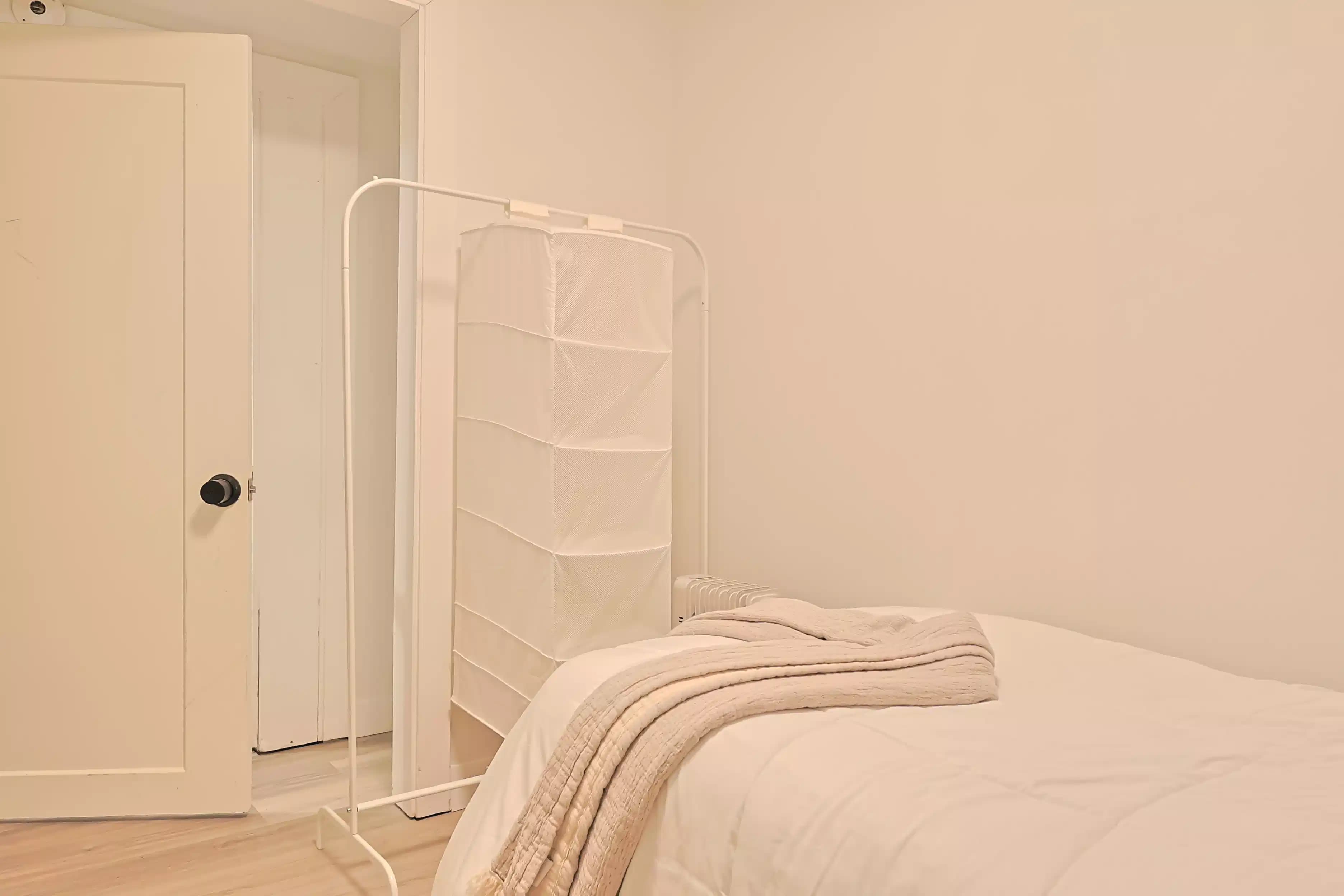 Olmo Room( 4 Bed 1 Bath ) - Image 2