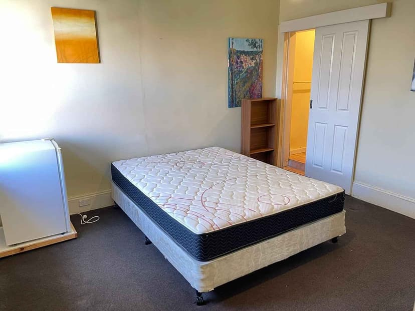 Room 15 - Image 5