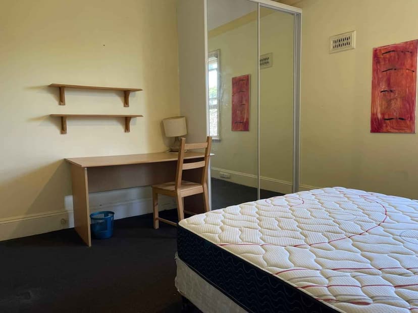 Room 15 - Image 7