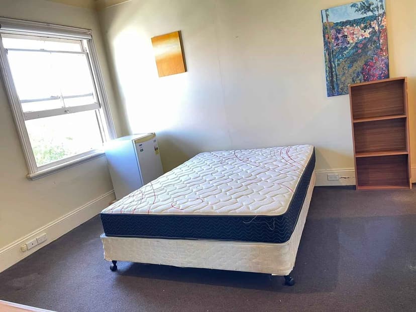 Room 15 - Image 2