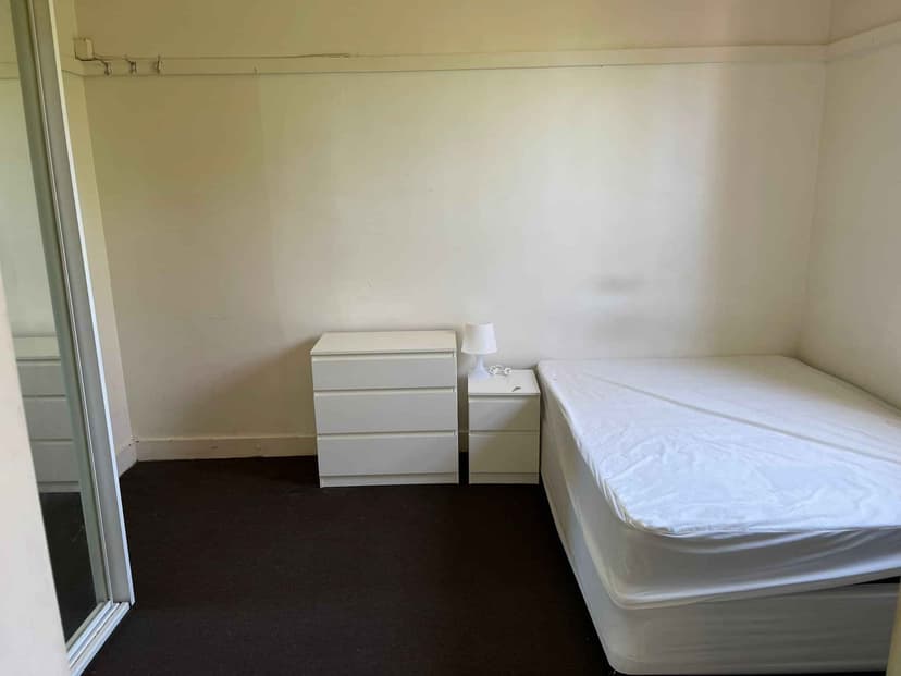 Room 6 - Image 7