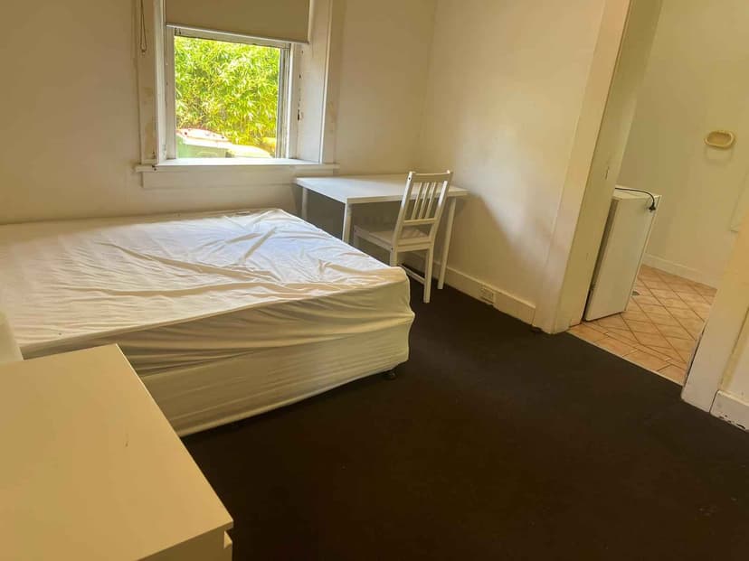 Room 6 - Image 2