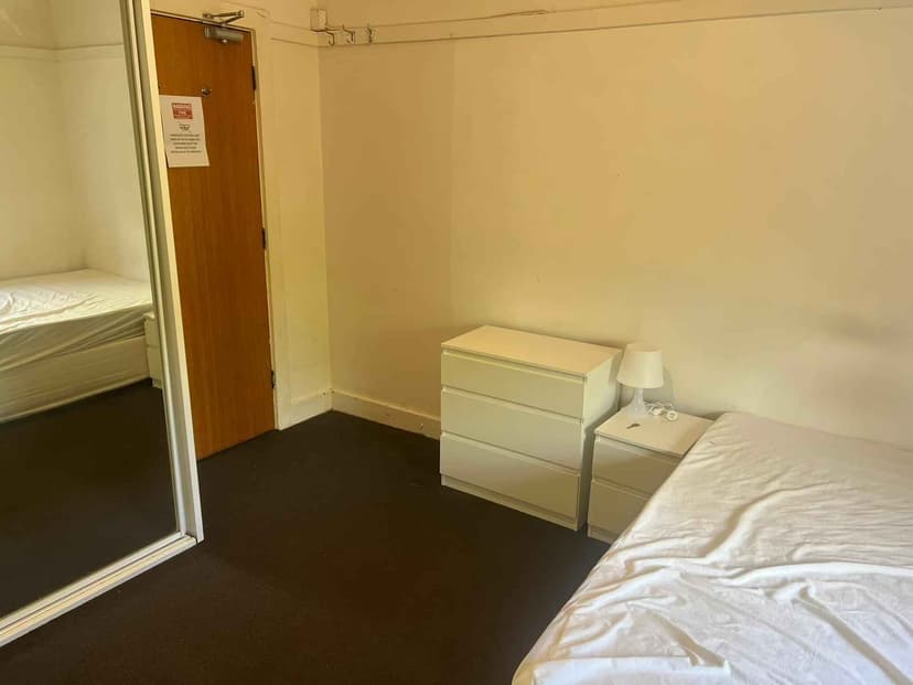 Room 6 - Image 5