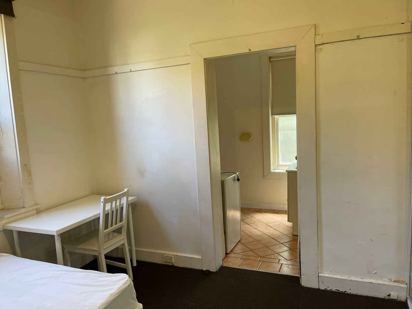 Room 6 - Image 9