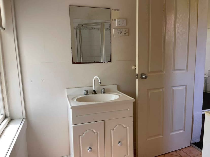 Room 6 - Image 6