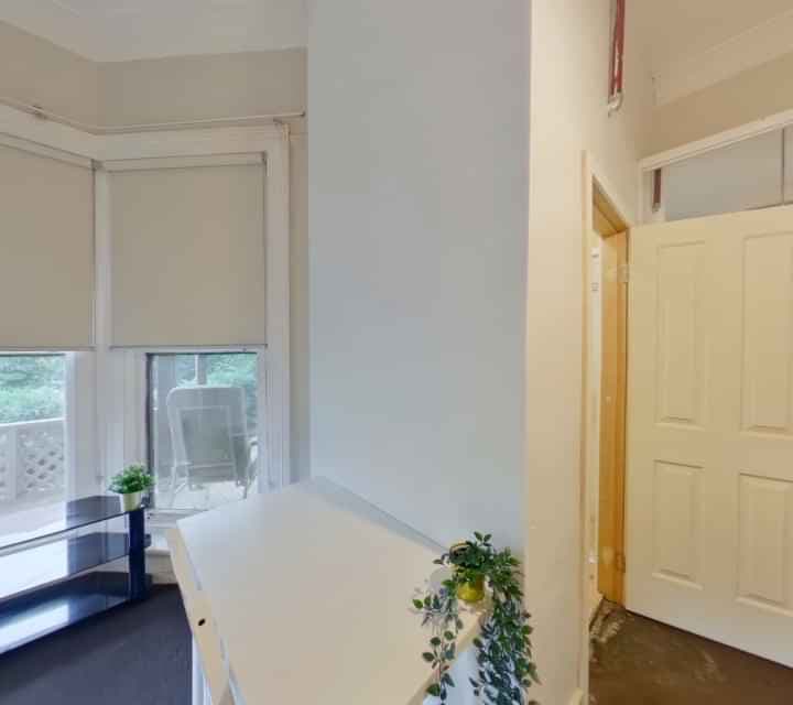 Room 3 - Image 6