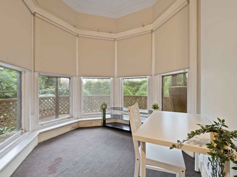 Room 3 - Image 8