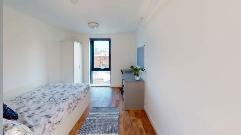 Deluxe Ensuite - Image 5