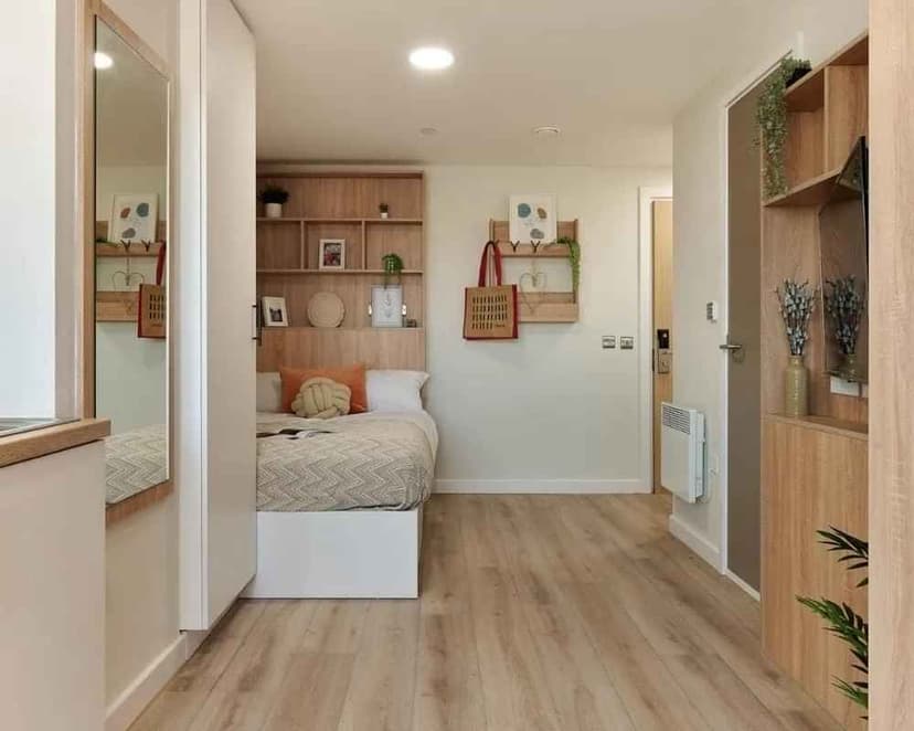 Platinum Balcony Studio - Image 7
