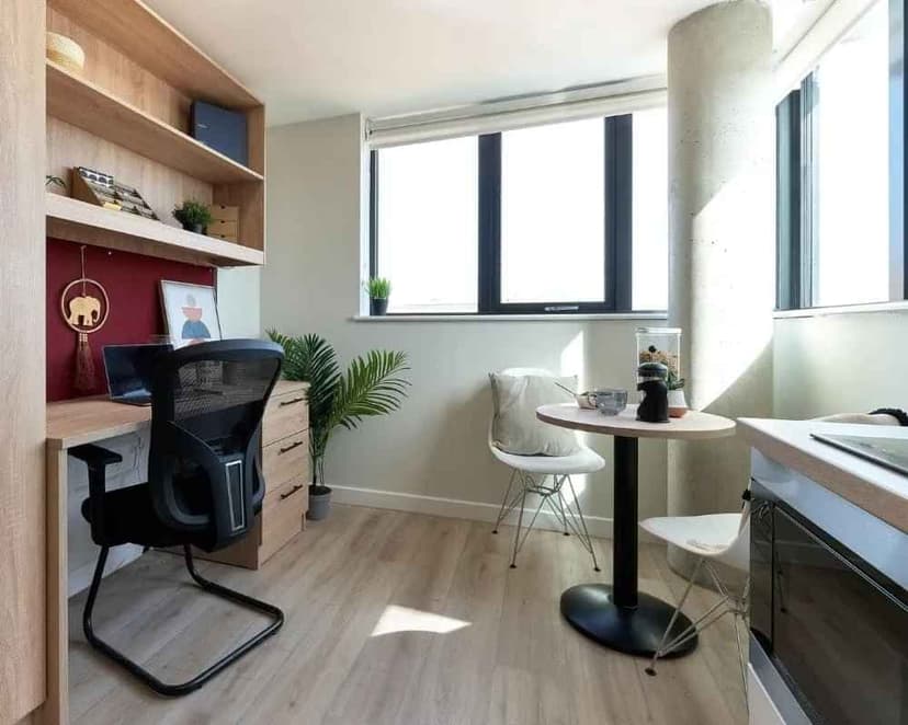 Platinum Balcony Studio - Image 6